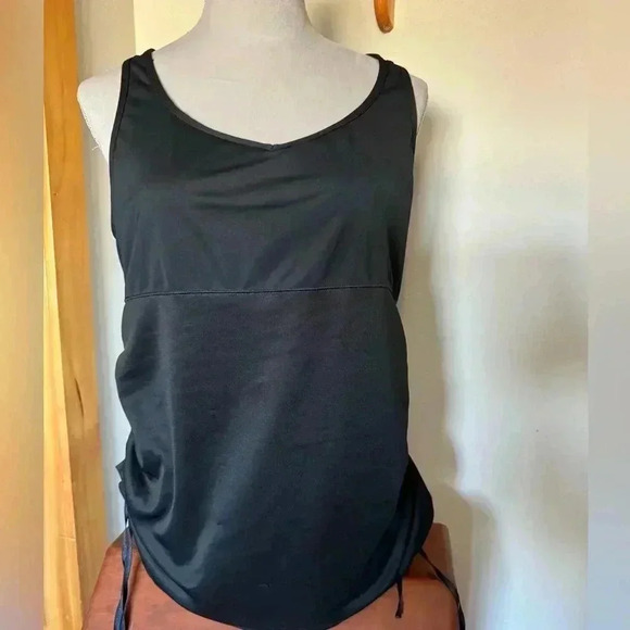 New Balance exercise top.  Great condition. Smoke free home. - Picture 1 of 4